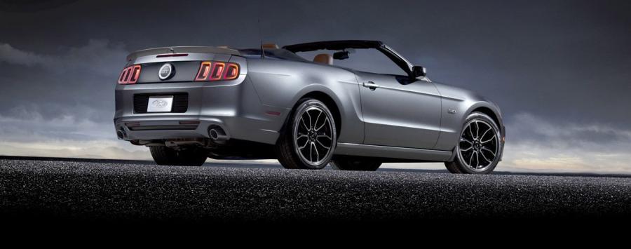  Ford Mustang Convertible 2013 года  (фото 2 из 13)